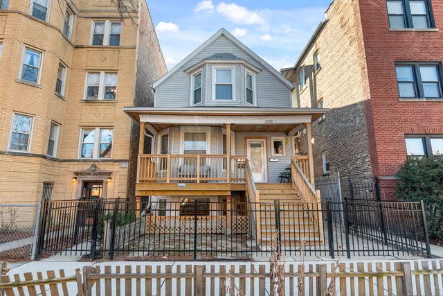 $1,800 | 3255 West Leland Avenue, Unit G, Chicago, IL 60625
