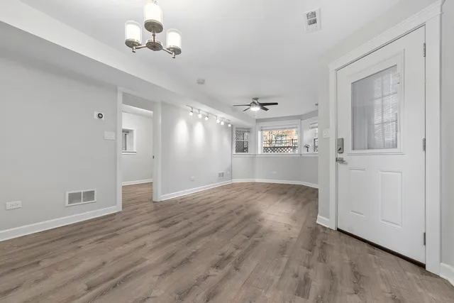 $1,800 | 3255 West Leland Avenue, Unit G, Chicago, IL 60625