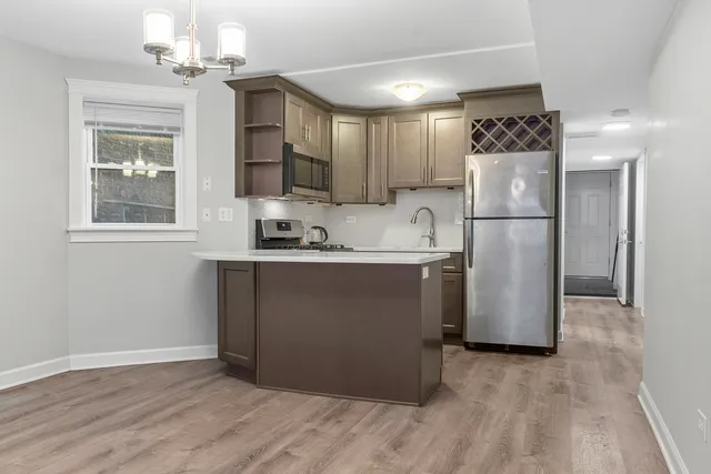 $1,800 | 3255 West Leland Avenue, Unit G, Chicago, IL 60625