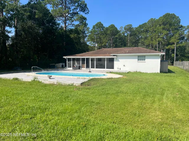 a view of a house with a backyard