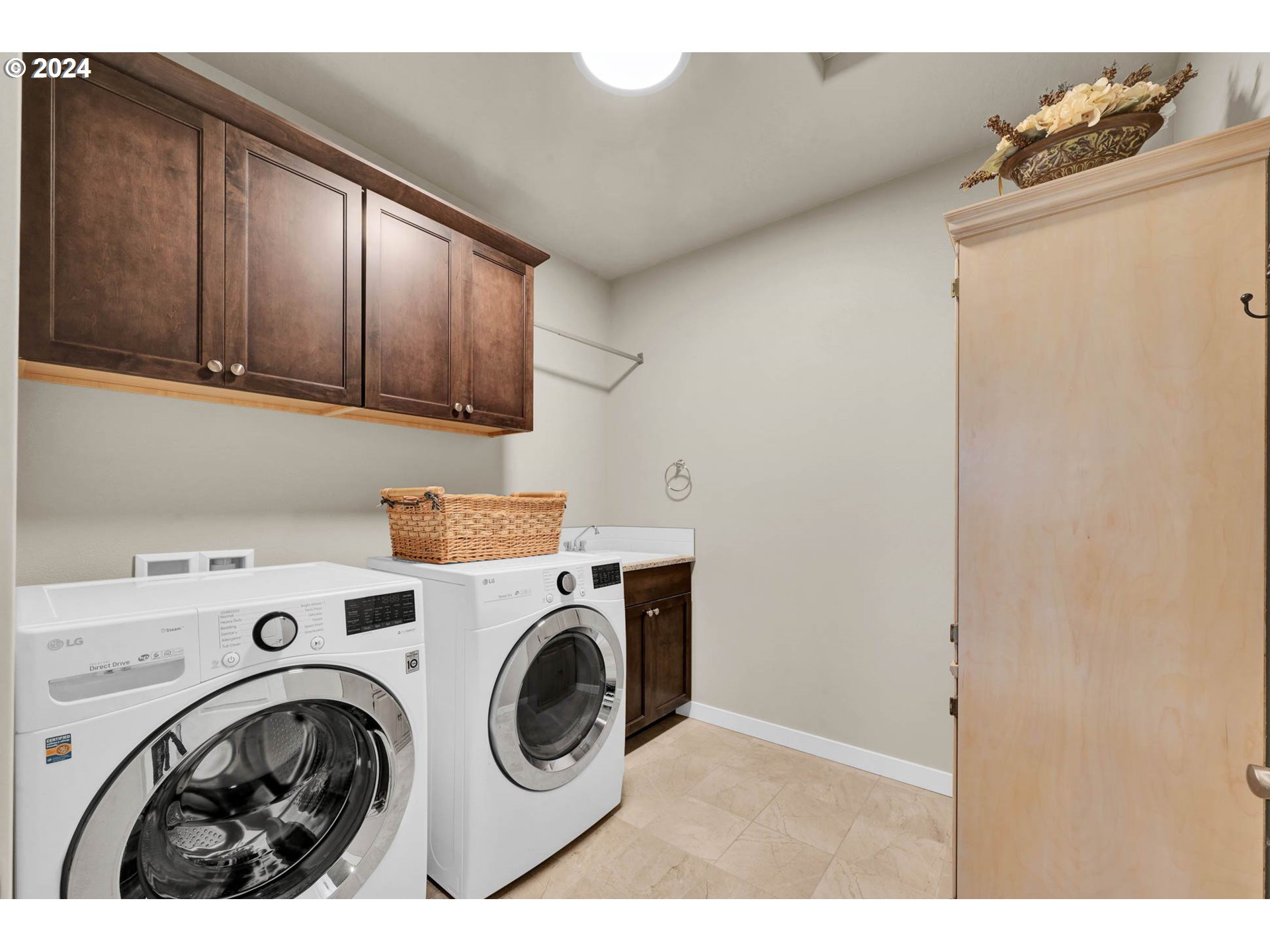 3312 Korbel Street Eugene, OR 97404 - Photo 23 of 48 a utility room with dryer and washer