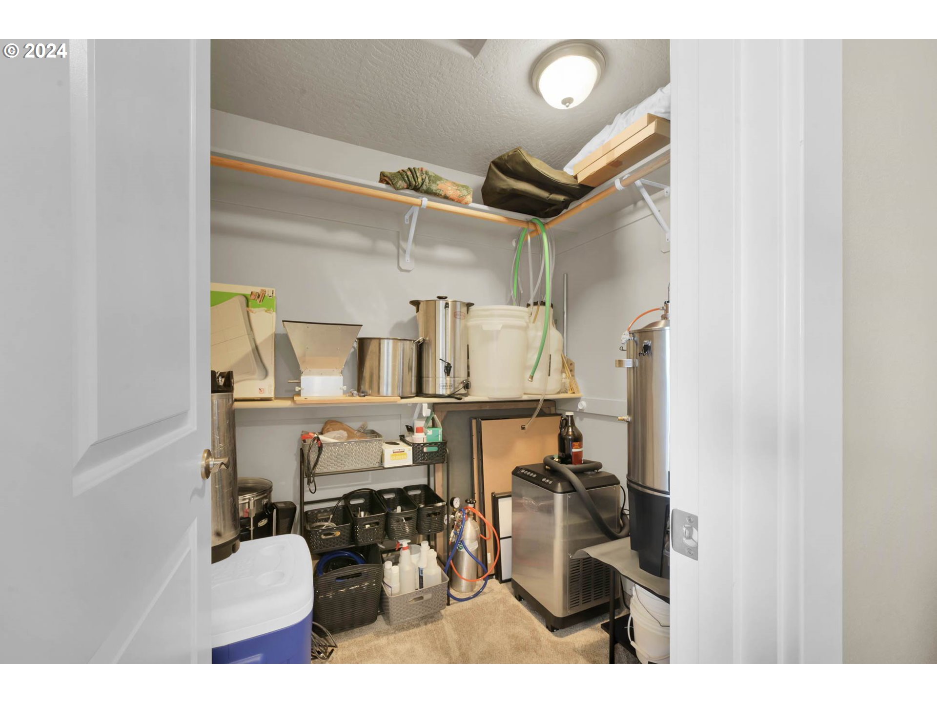 3312 Korbel Street Eugene, OR 97404 - Photo 39 of 48 a room with musical instruments