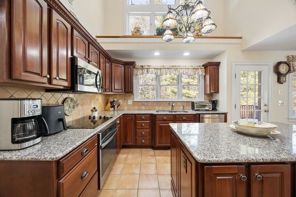 44 Meeting House Road Kingston, MA 02364 - Photo 7 of 35