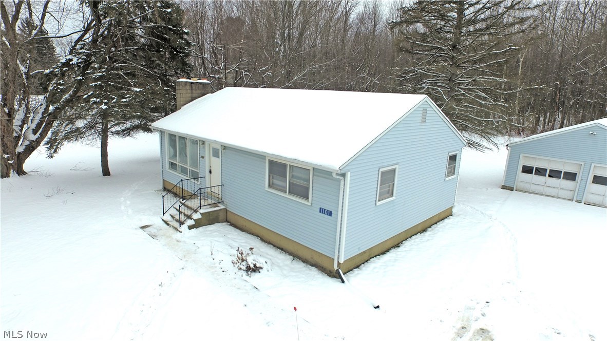 1101 Albright McKay Road Northeast Brookfield, OH 44403 - Photo 2 of 35
