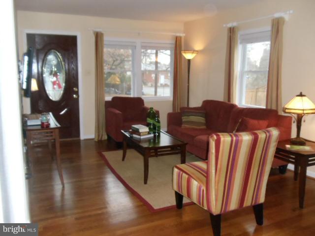 1840 Griffith Road Falls Church, VA 22043 - Photo 2 of 21 Living Room