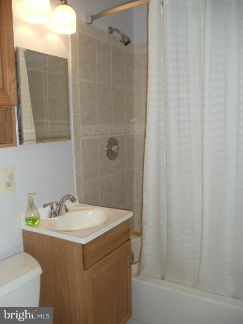 1840 Griffith Road Falls Church, VA 22043 - Photo 13 of 21 Bath