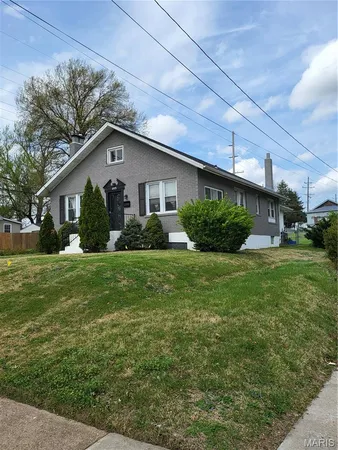 $215,000 | 8975 Burton Avenue, Overland, MO 63114