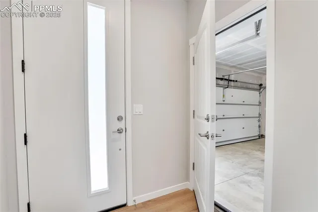 an empty room with mirror in it