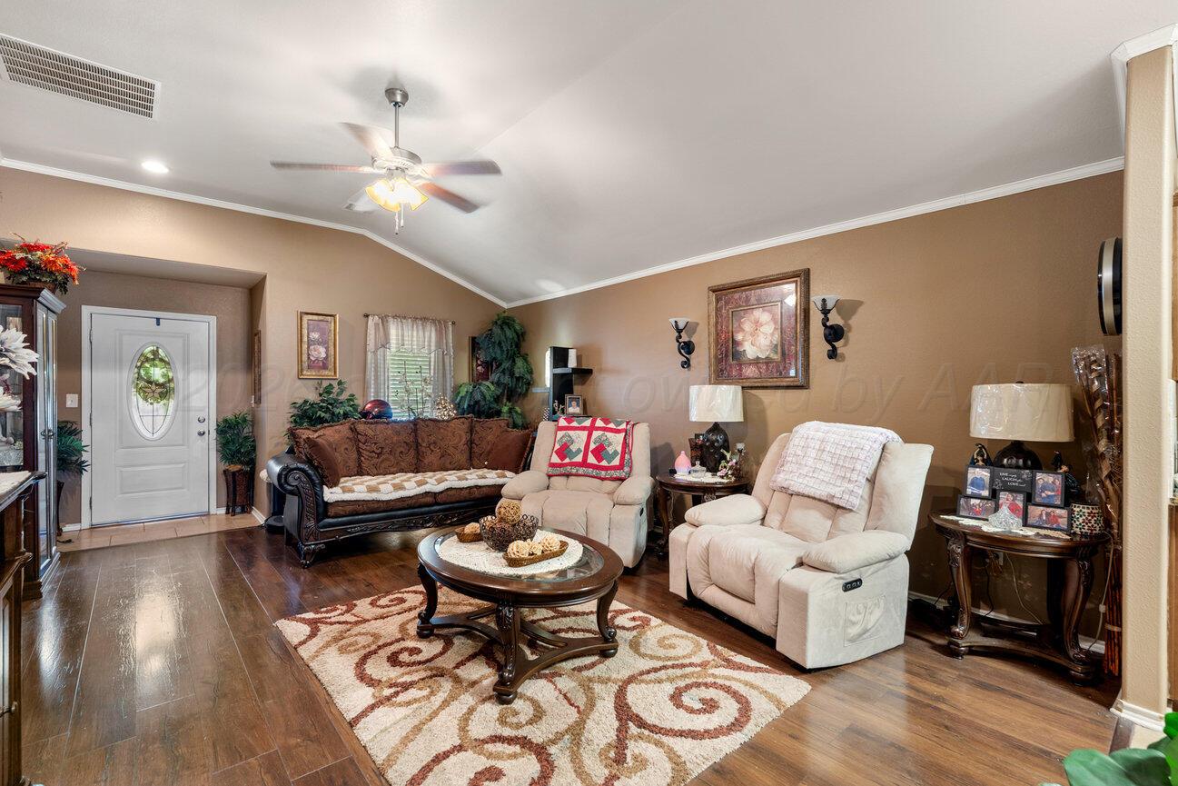 4606 Hawken Street Amarillo, TX 79118 - Photo 4 of 31 Living