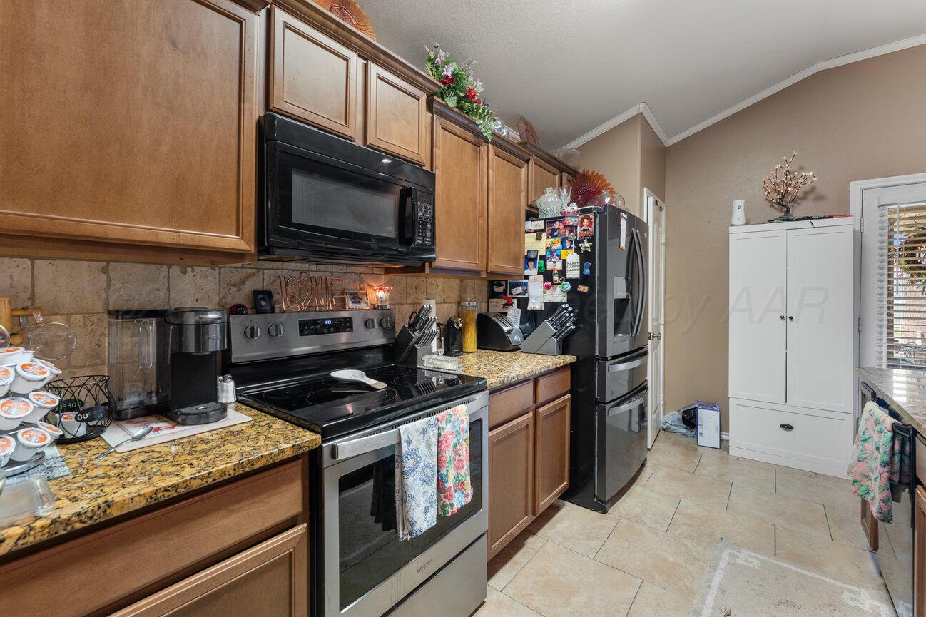 4606 Hawken Street Amarillo, TX 79118 - Photo 10 of 31 Kitchen