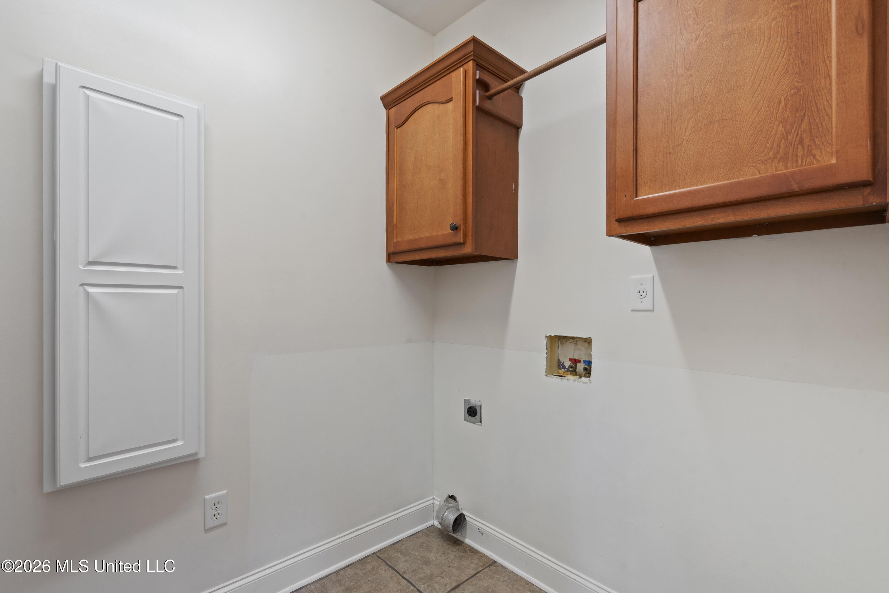 2138 College Road Southaven, MS 38672 - Photo 18 of 42 Laundry Room