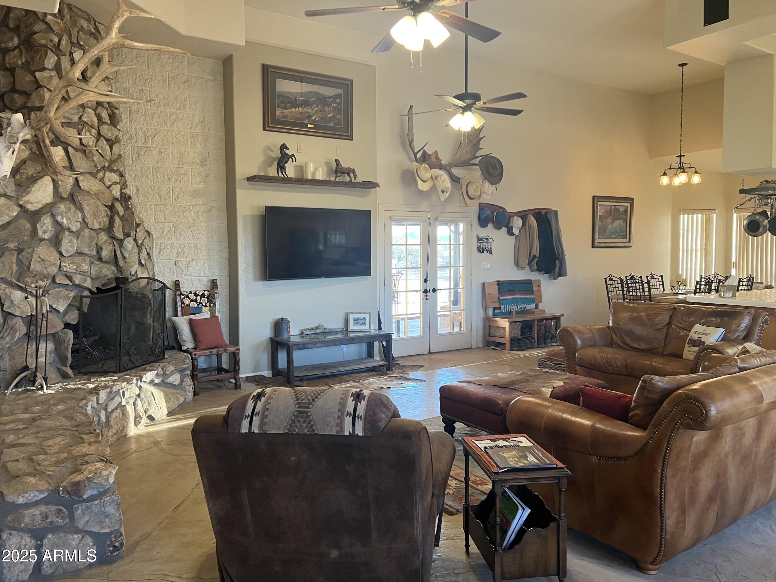 23 East Cloud Road Phoenix, AZ 85086 - Photo 2 of 62 IMG_9954-2-scaled