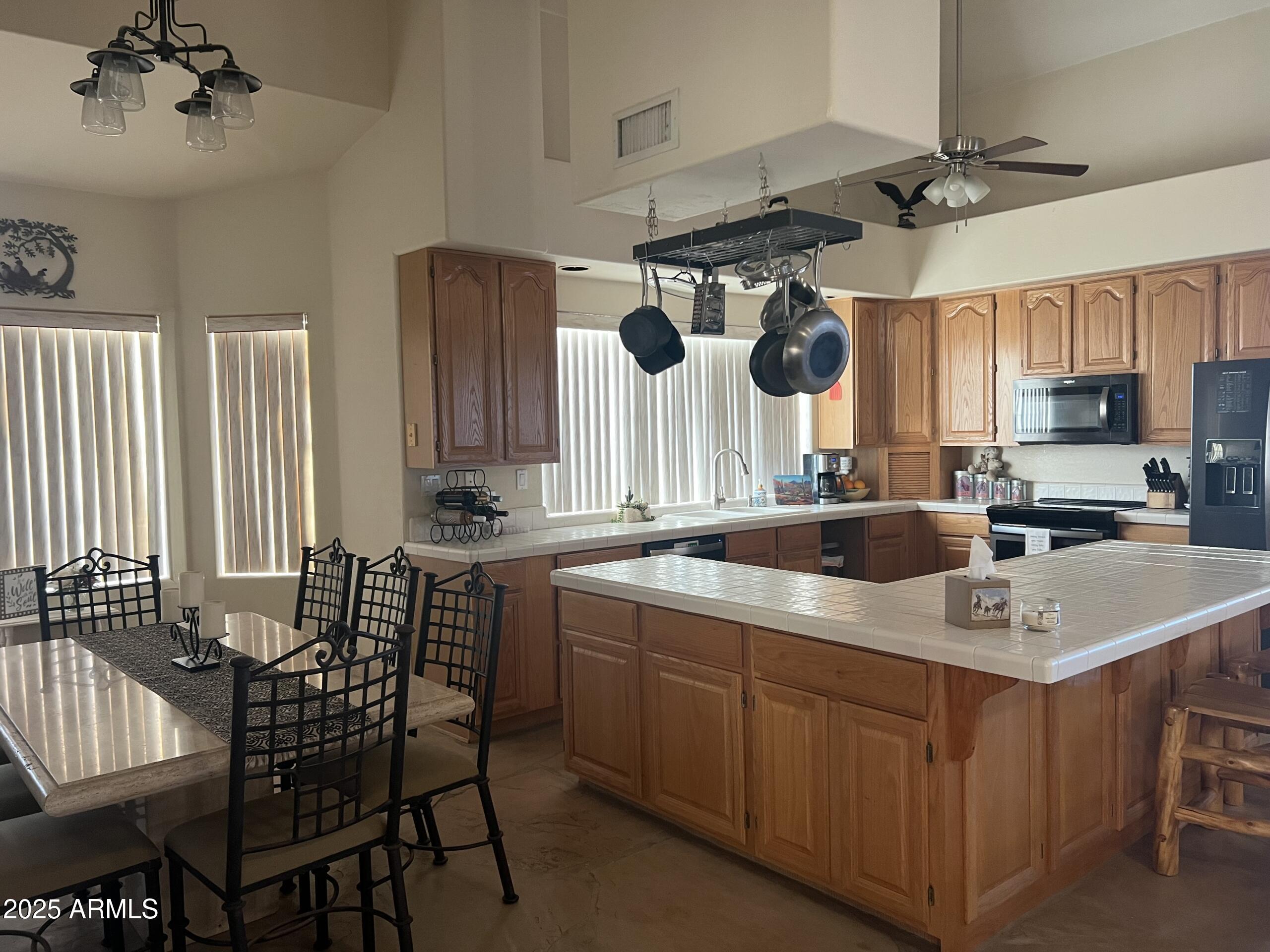 23 East Cloud Road Phoenix, AZ 85086 - Photo 3 of 62 IMG_9966-scaled