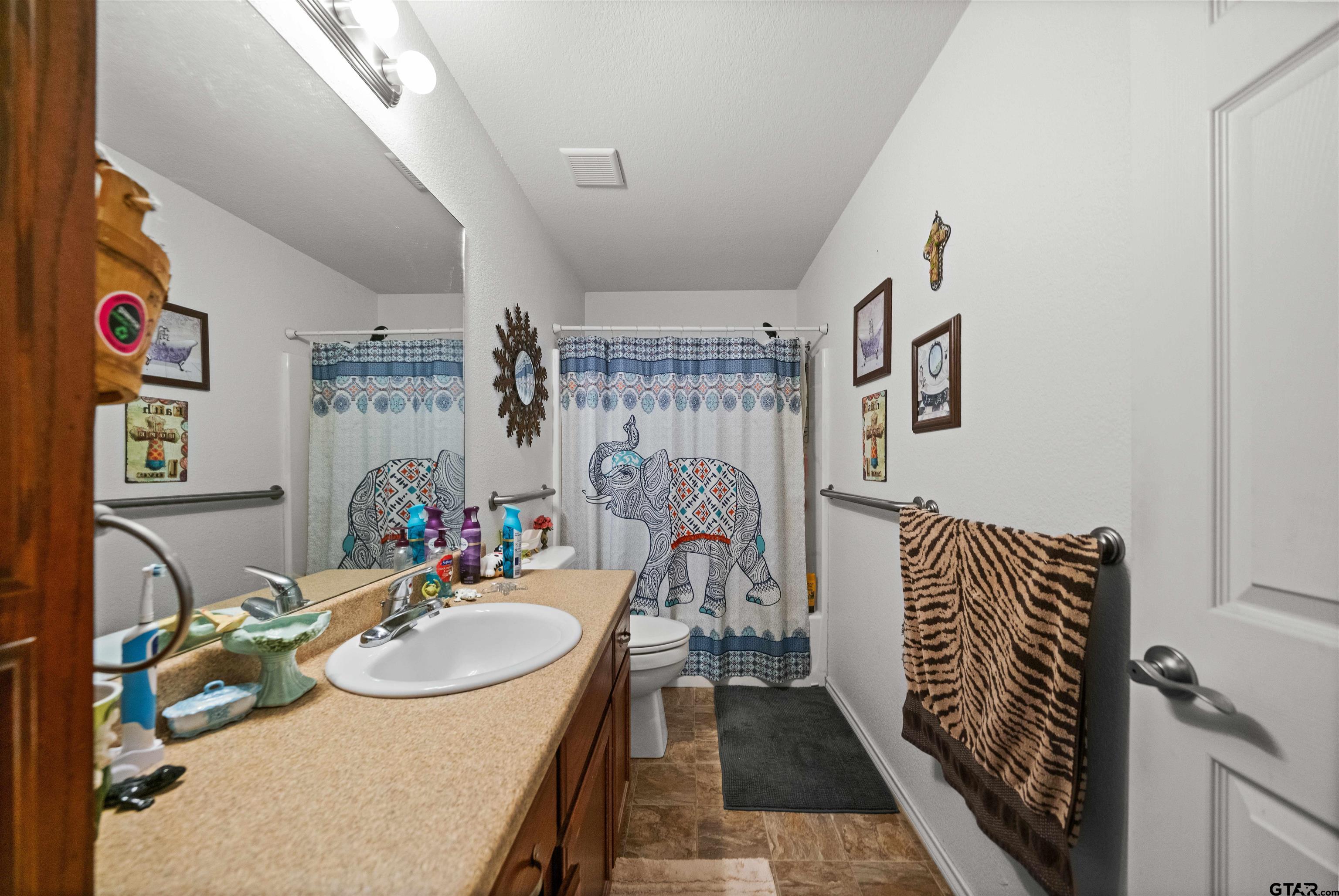 803 Sims Avenue Jacksonville, TX 75766 - Photo 13 of 23 a dining room with furniture and a rug