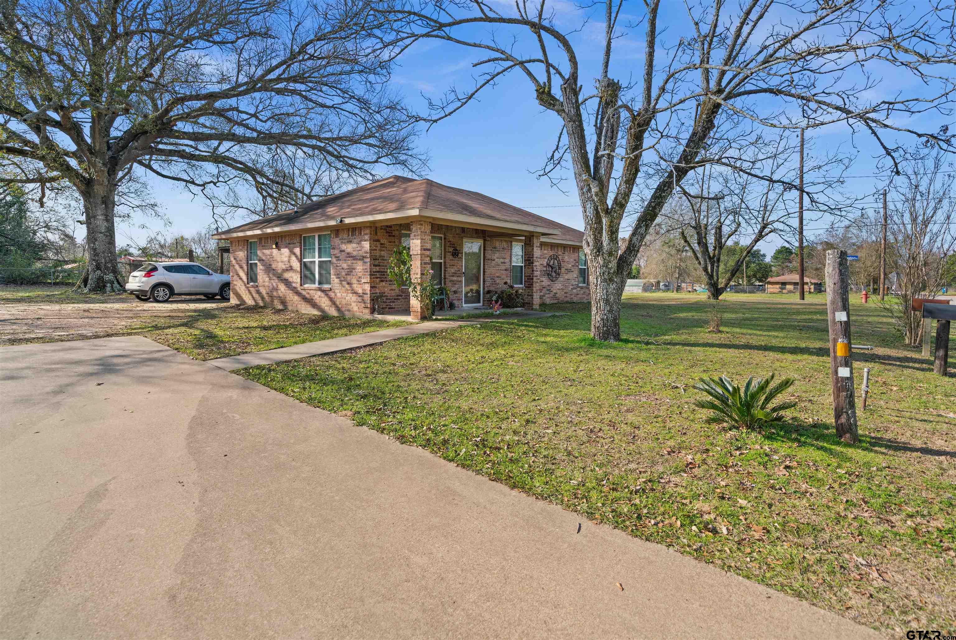 803 Sims Avenue Jacksonville, TX 75766 - Photo 4 of 23 a view of a house with a yard