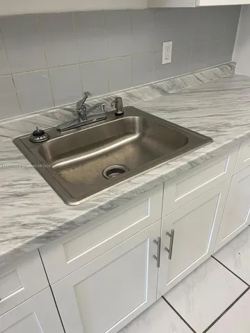 a close view of sink and tap