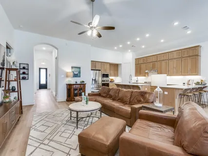 $595,000 | 306 Hidden Creek Parkway, Van Alstyne, TX 75495