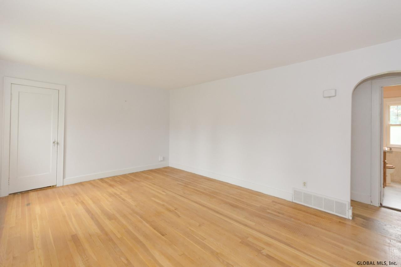 2045 Chepstow Road Rotterdam, NY 12303 - Photo 3 of 13 Photo 3
