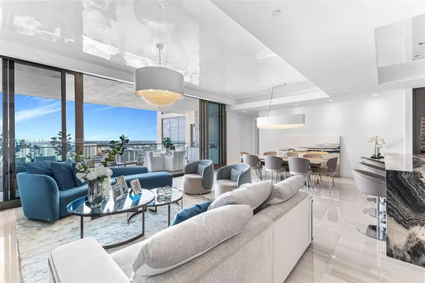 $38,500 | 17901 Collins Avenue, Unit 3806, Sunny Isles Beach, FL 33160