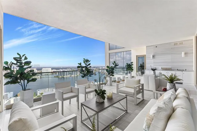 $38,500 | 17901 Collins Avenue, Unit 3806, Sunny Isles Beach, FL 33160