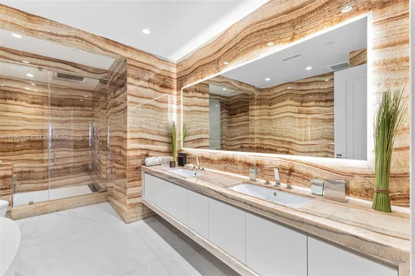 $38,500 | 17901 Collins Avenue, Unit 3806, Sunny Isles Beach, FL 33160