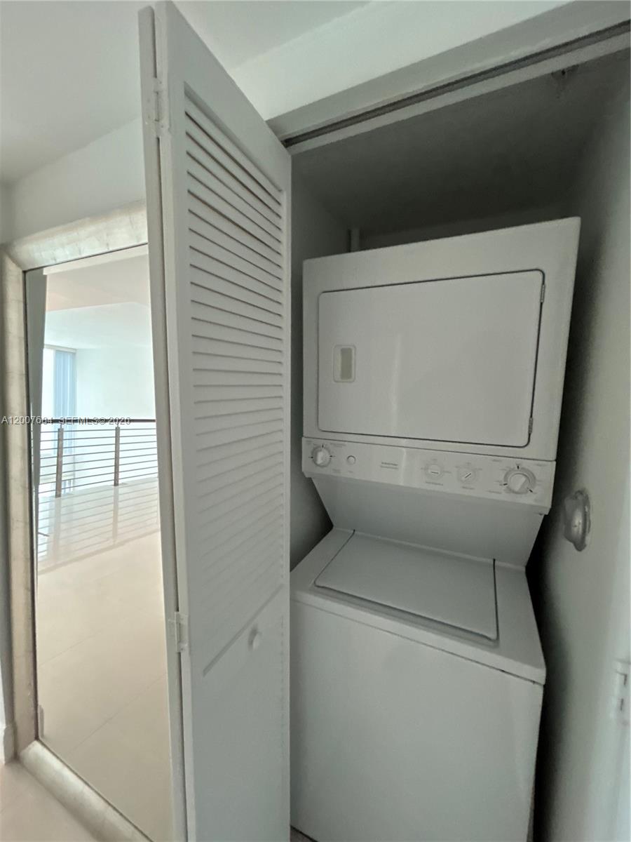 41 Southeast 5th Street, Unit 703 Miami, FL 33131 - Photo 14 of 18 a utility room with dryer and washer
