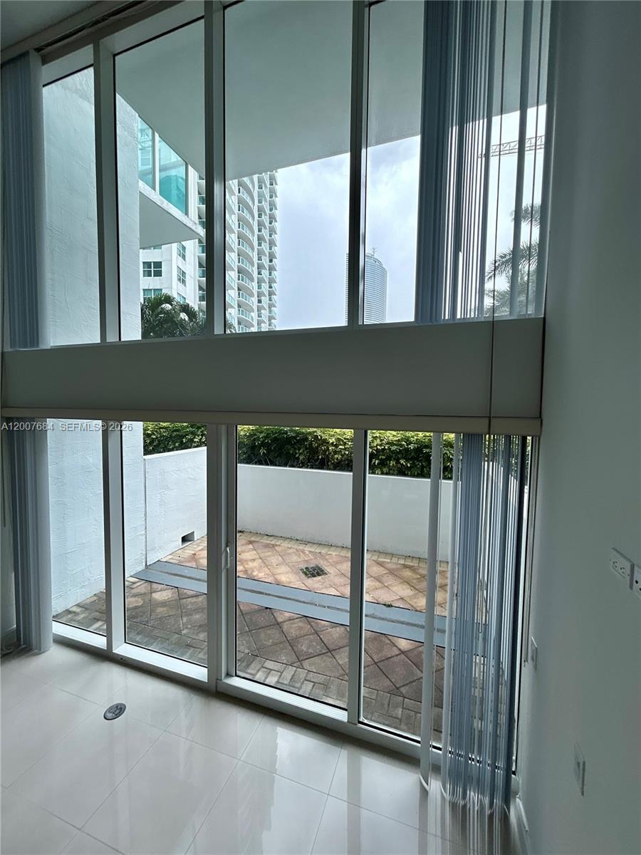 41 Southeast 5th Street, Unit 703 Miami, FL 33131 - Photo 4 of 18