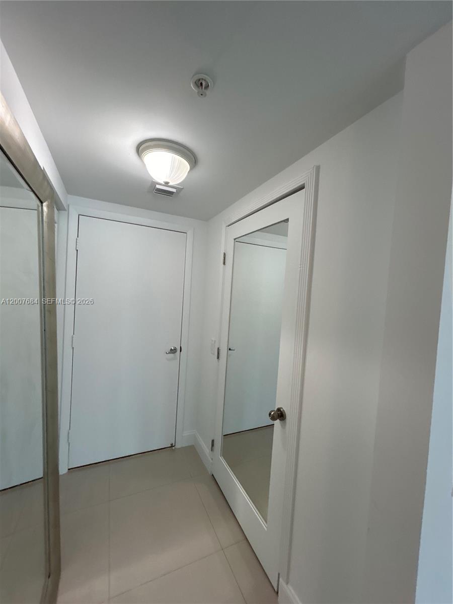 41 Southeast 5th Street, Unit 703 Miami, FL 33131 - Photo 9 of 18 a view of a room