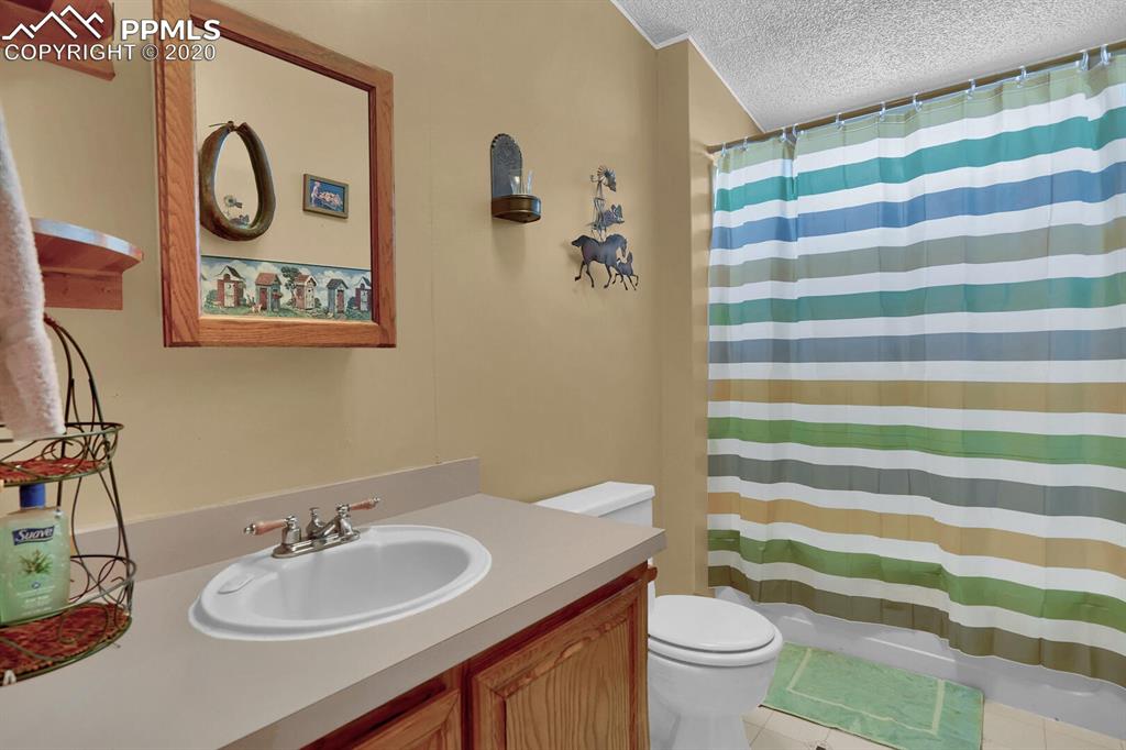 4685 Yoder Road Yoder, CO 80864 - Photo 16 of 32 Hall bath