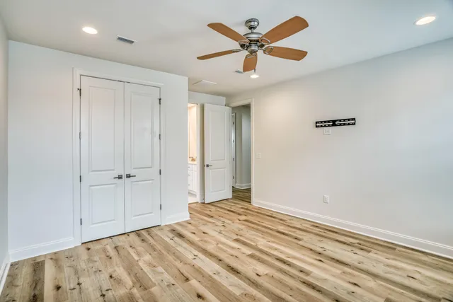 a view of a livingroom with a ceiling fan