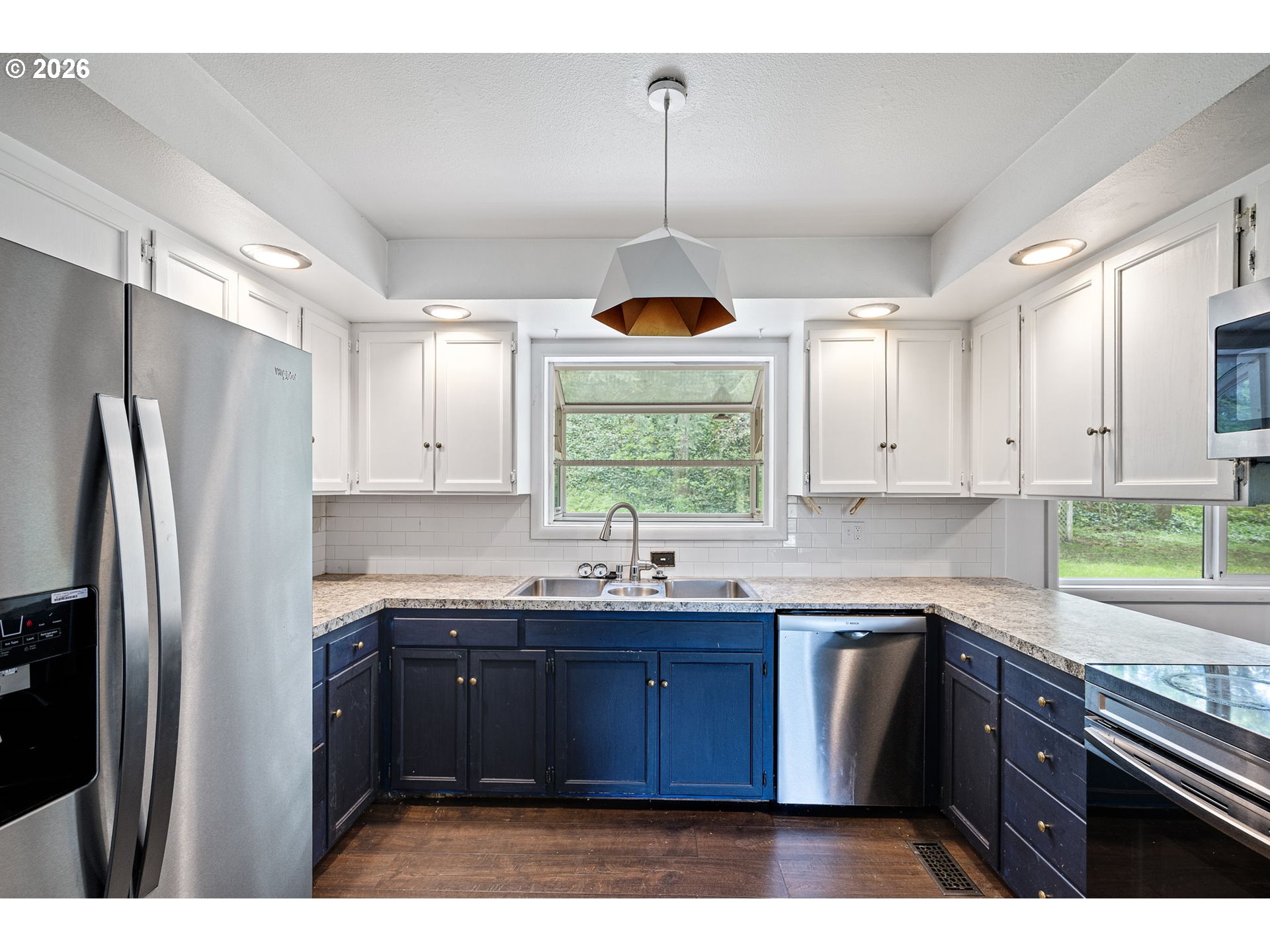 28974 Gimpl Hill Road Eugene, OR 97402 - Photo 13 of 48