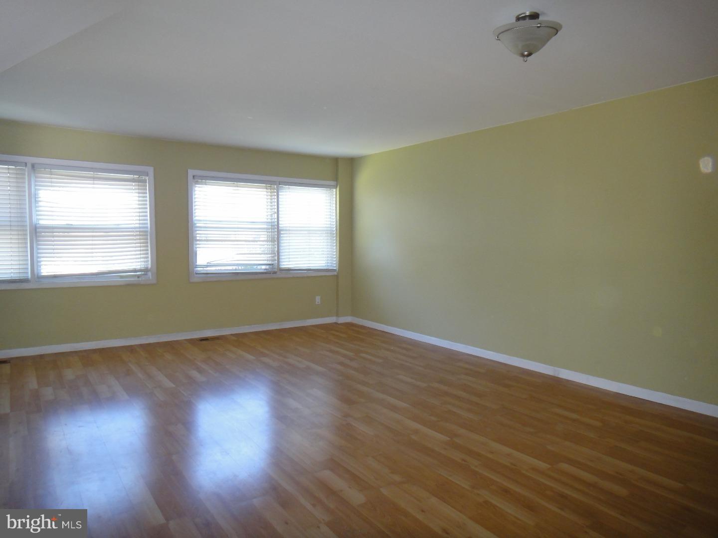 12211 Sweet Briar Road Philadelphia, PA 19154 - Photo 2 of 15