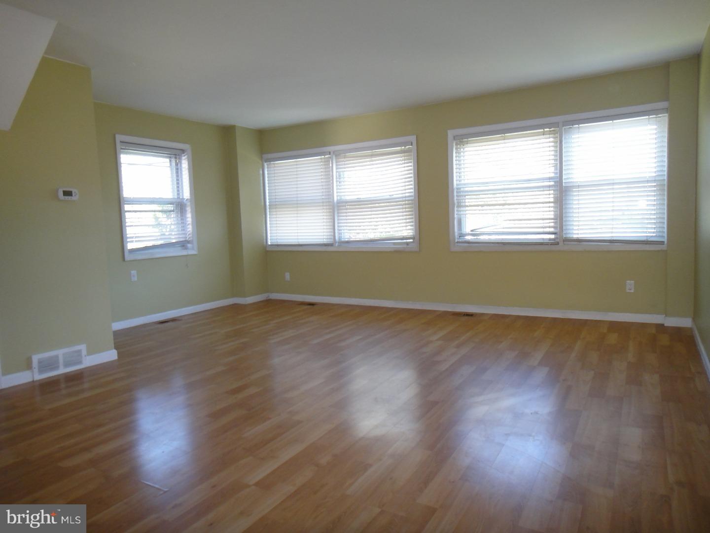 12211 Sweet Briar Road Philadelphia, PA 19154 - Photo 3 of 15