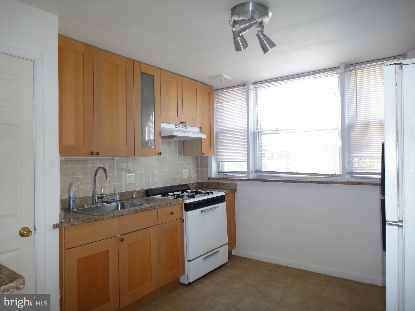 12211 Sweet Briar Road Philadelphia, PA 19154 - Photo 6 of 15