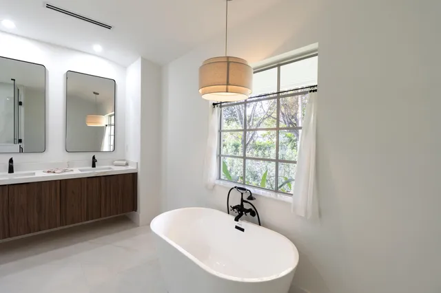 $2,295,000 | 2330 Lake Avenue, West Palm Beach, FL 33401