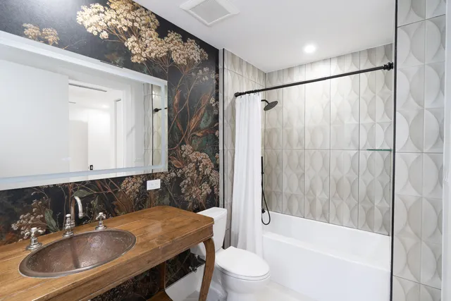 $2,295,000 | 2330 Lake Avenue, West Palm Beach, FL 33401