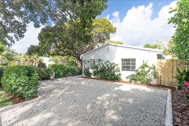 $2,295,000 | 2330 Lake Avenue, West Palm Beach, FL 33401