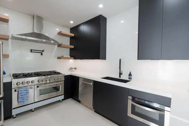 $2,295,000 | 2330 Lake Avenue, West Palm Beach, FL 33401