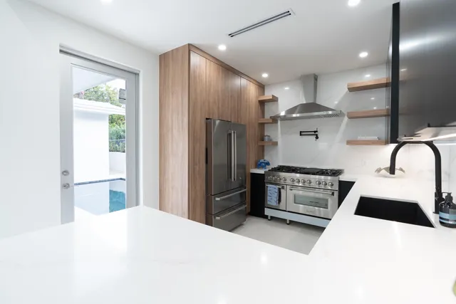 $2,295,000 | 2330 Lake Avenue, West Palm Beach, FL 33401