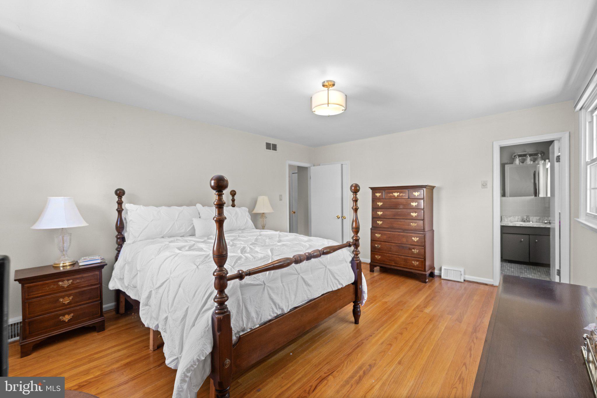 474 Doe Run Lane Springfield, PA 19064 - Photo 21 of 43 Primary Bedroom