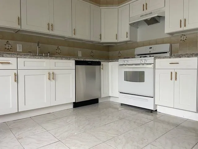 $859,999 | 158 West 33rd Street, Bayonne, NJ 07002