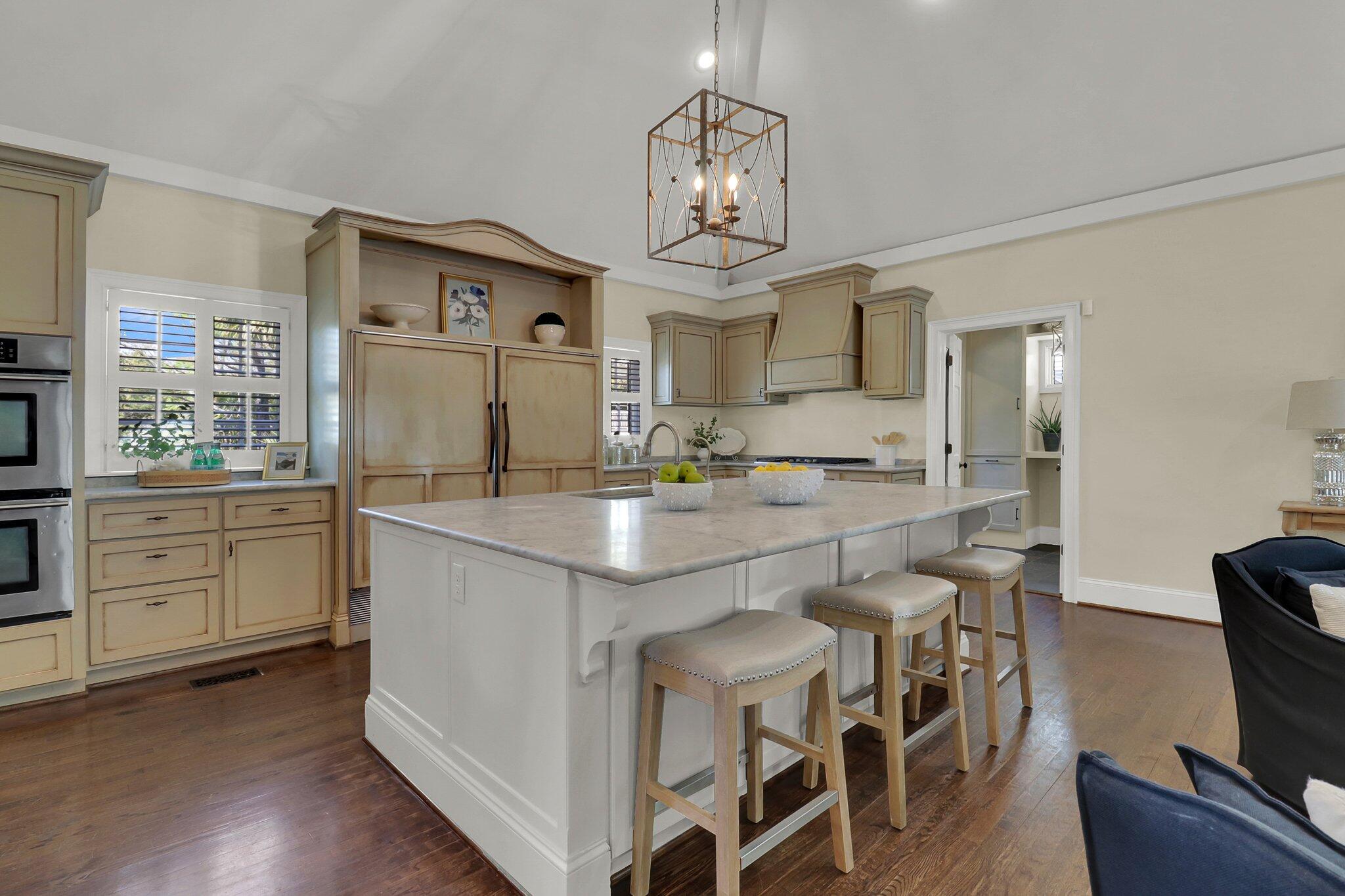 48 Barre Street Charleston, SC 29401 - Photo 13 of 64 CREM-48 Barre St staged-43