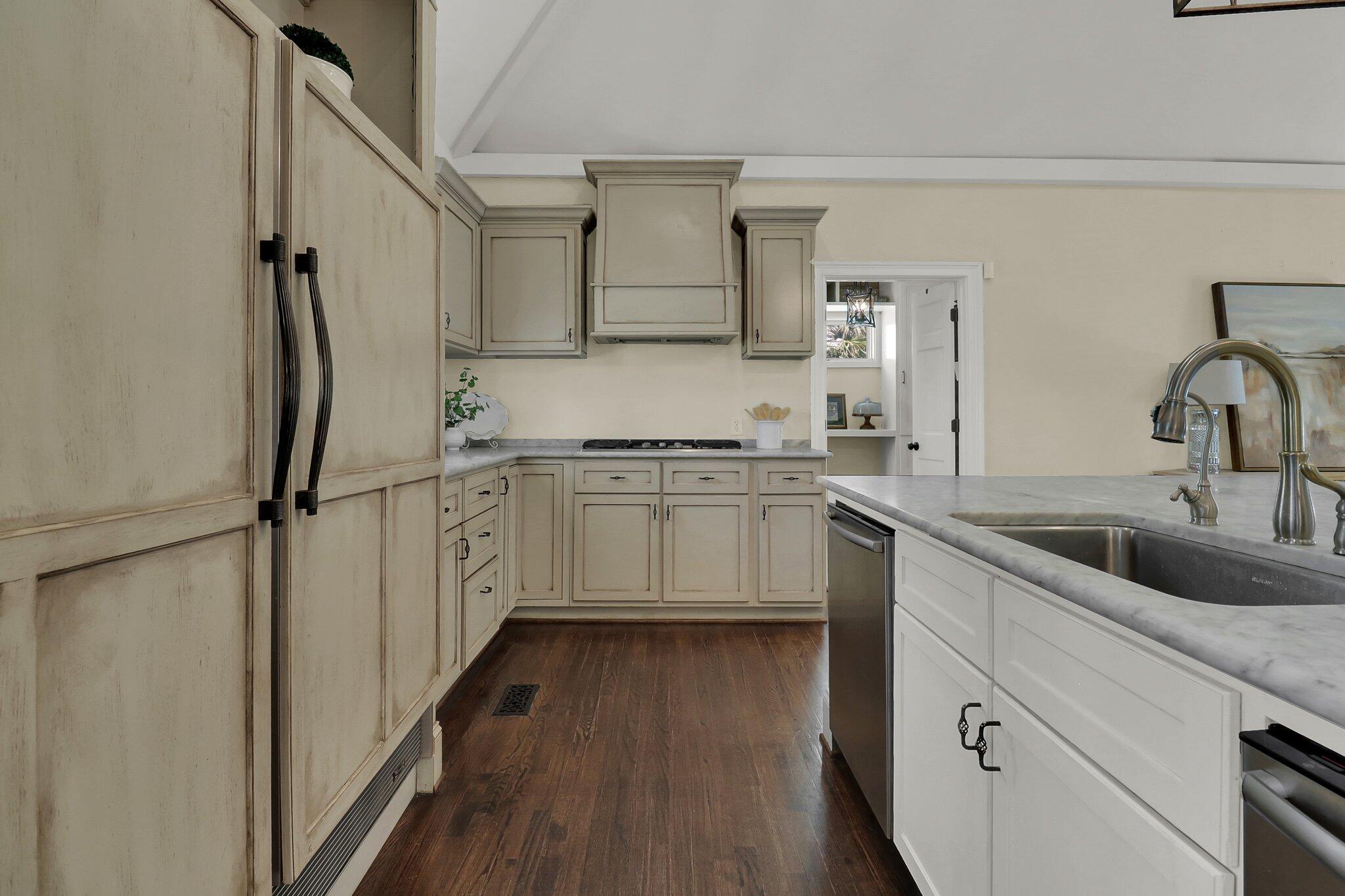 48 Barre Street Charleston, SC 29401 - Photo 14 of 64 CREM-48 Barre St staged-48