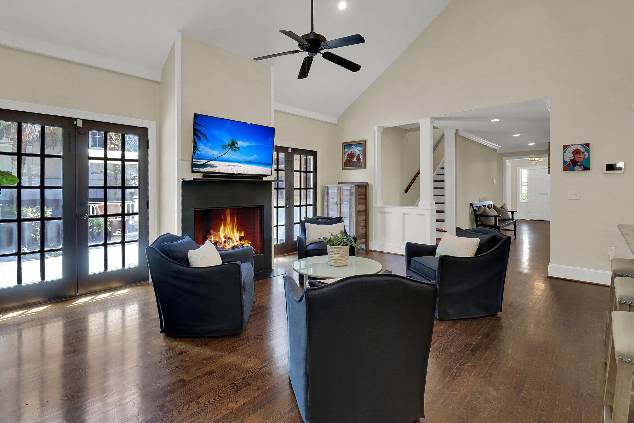 48 Barre Street Charleston, SC 29401 - Photo 23 of 64 CREM-48 Barre St staged-39