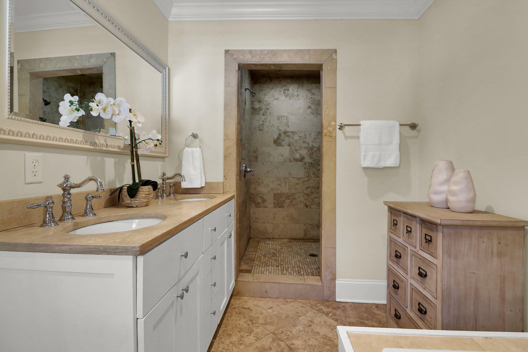 48 Barre Street Charleston, SC 29401 - Photo 27 of 64 CREM-48 Barre St staged-25