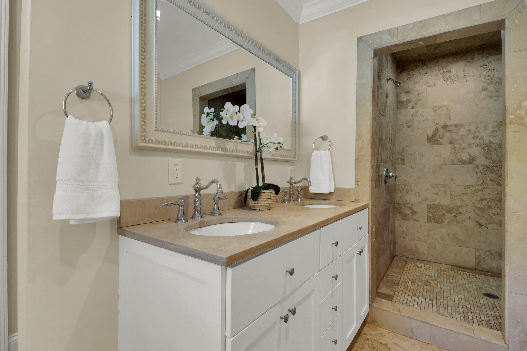 48 Barre Street Charleston, SC 29401 - Photo 28 of 64 CREM-48 Barre St staged-24