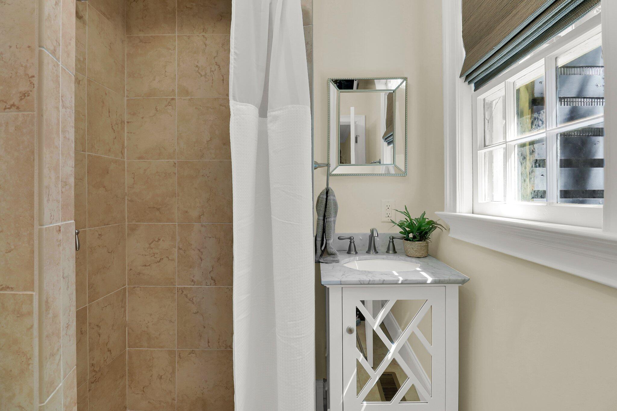 48 Barre Street Charleston, SC 29401 - Photo 32 of 64 CREM-48 Barre St staged-21