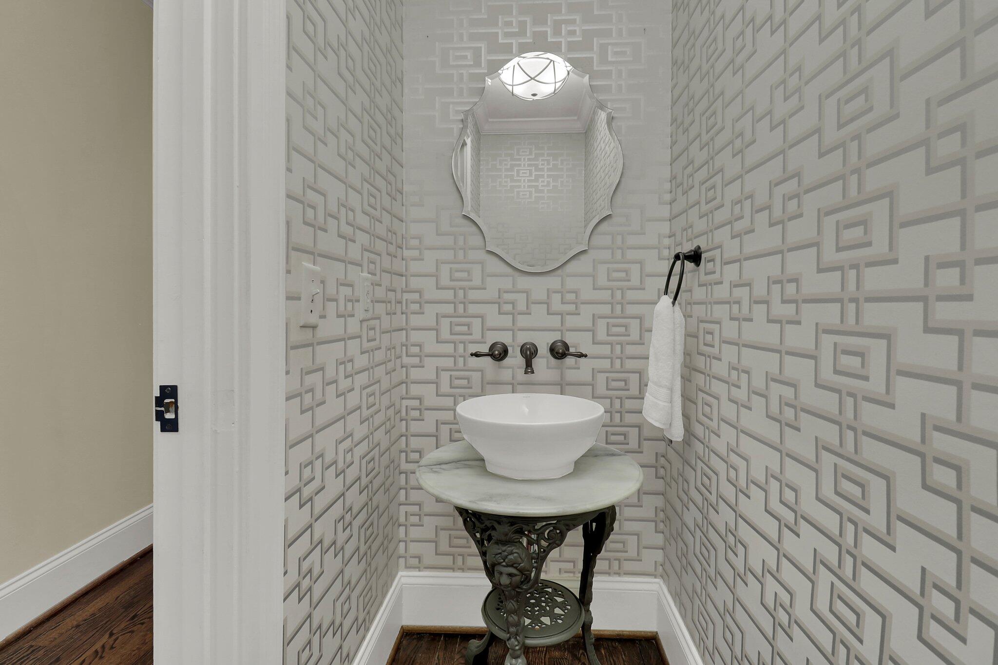 48 Barre Street Charleston, SC 29401 - Photo 33 of 64 CREM-48 Barre St staged-31