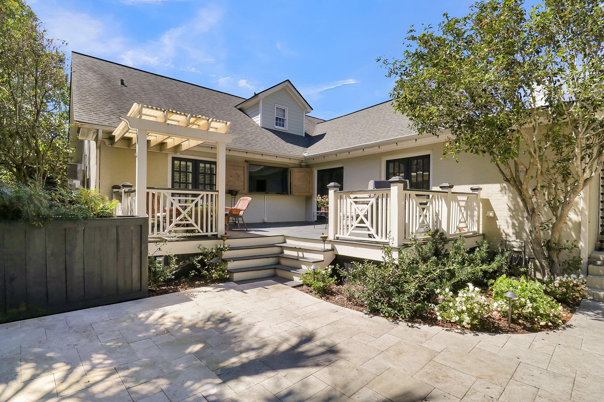 48 Barre Street Charleston, SC 29401 - Photo 49 of 64 CREM-48 Barre St staged-56