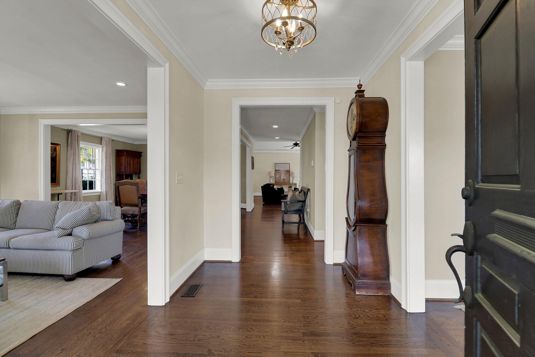 48 Barre Street Charleston, SC 29401 - Photo 5 of 64 CREM-48 Barre St staged-32